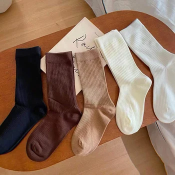  1 чифт черно-бели женски чорапи Есен-зима, чорапи със средна дължина, обикновена чорапи с набивкой, памучни чорапи в стил ретро кафе цвят за студенти