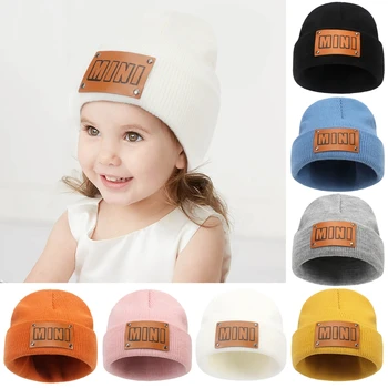  Детски мини-шапка с букви за новородено, зимно топло вязаная шапка за деца, предния капак, однотонная капачка за малки момчета и момичета, шапчица-бини