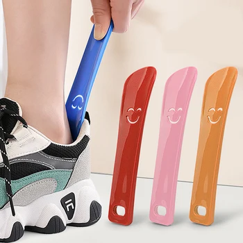  15-сантиметрови рога за обувки Професионален пластмасов рог във формата на лъжица За вдигане на рожка за обувки Гъвкав Здрав подвижен